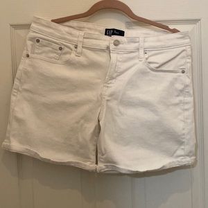 Gap 5” white denim shorts - sz 30